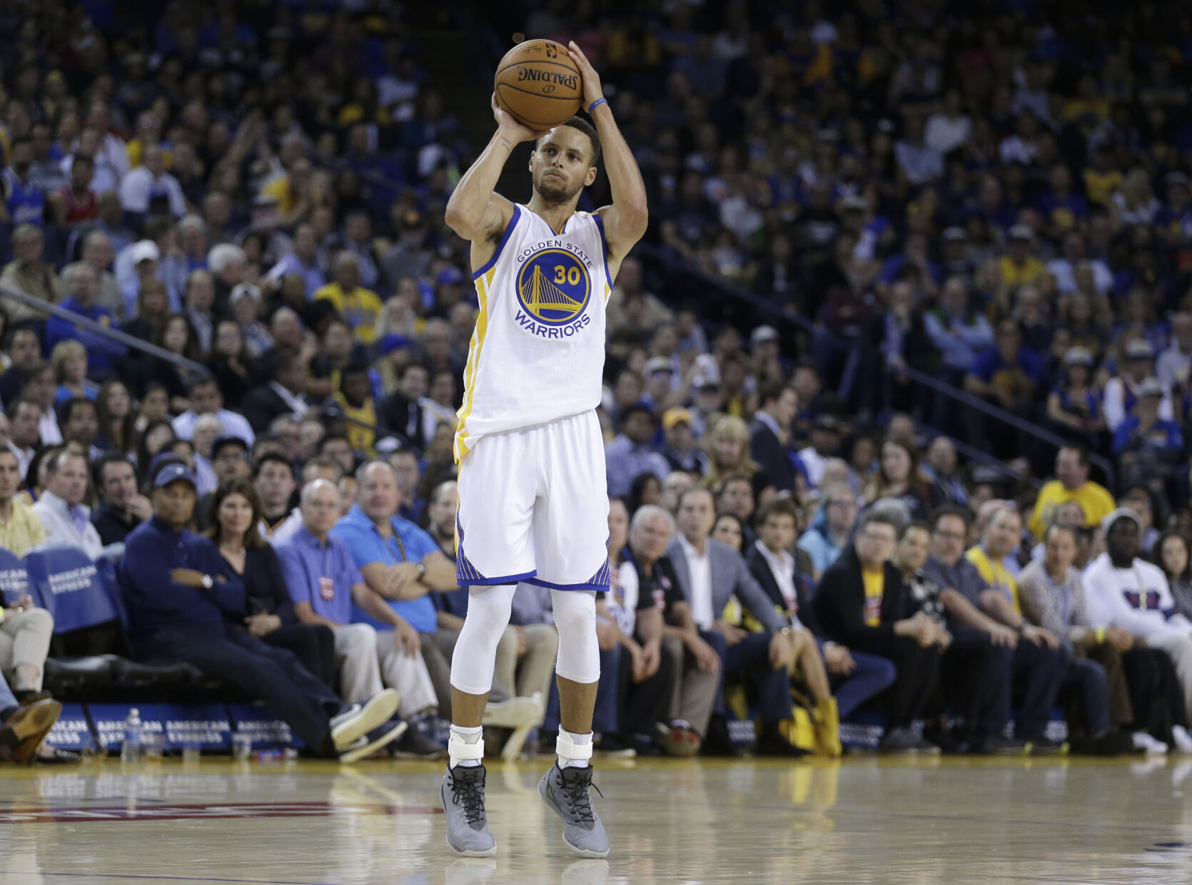 2016: Warriors first team to have four players hit four three-pointers